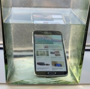 Galaxy S5 в воде