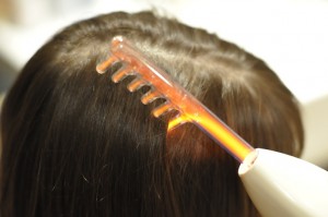 Процедура дарсонвализации на волосах